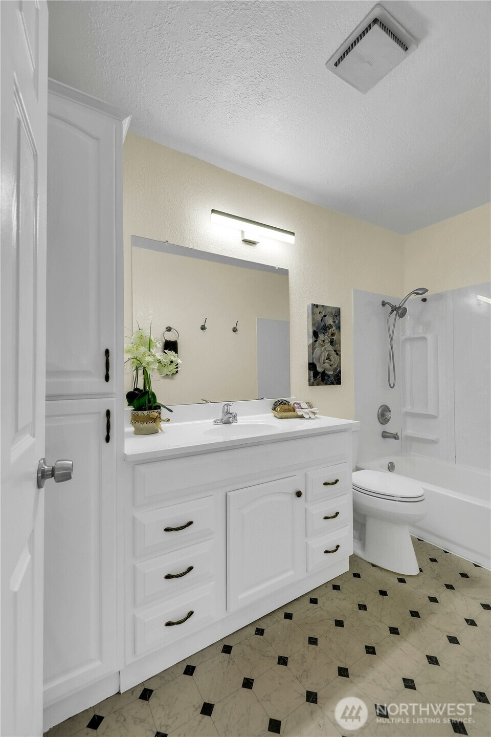 11643 100th Avenue NE #B-3, Kirkland, WA 98034