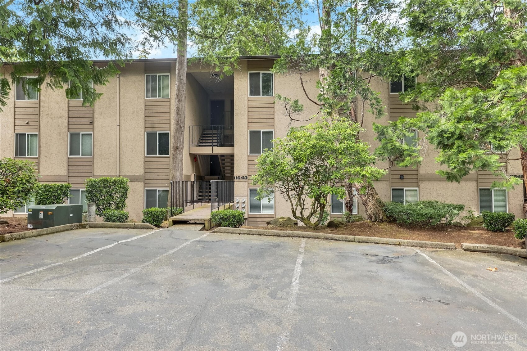 11643 100th Avenue NE #B-3, Kirkland, WA 98034