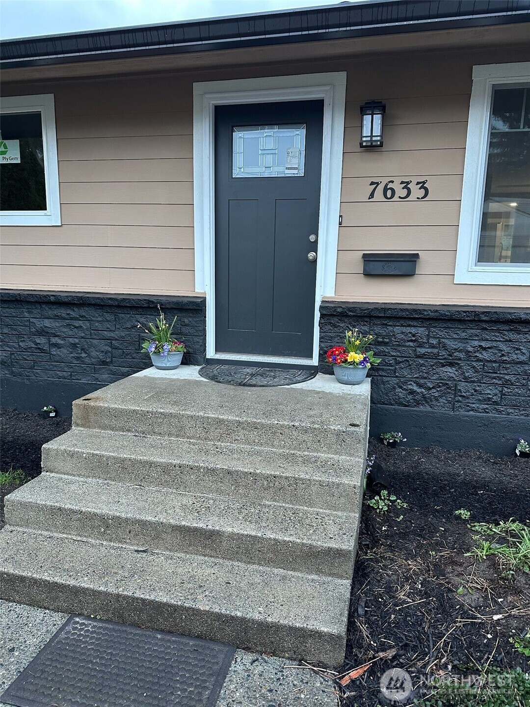 7633 S Wilkeson Street , Tacoma, WA 98408