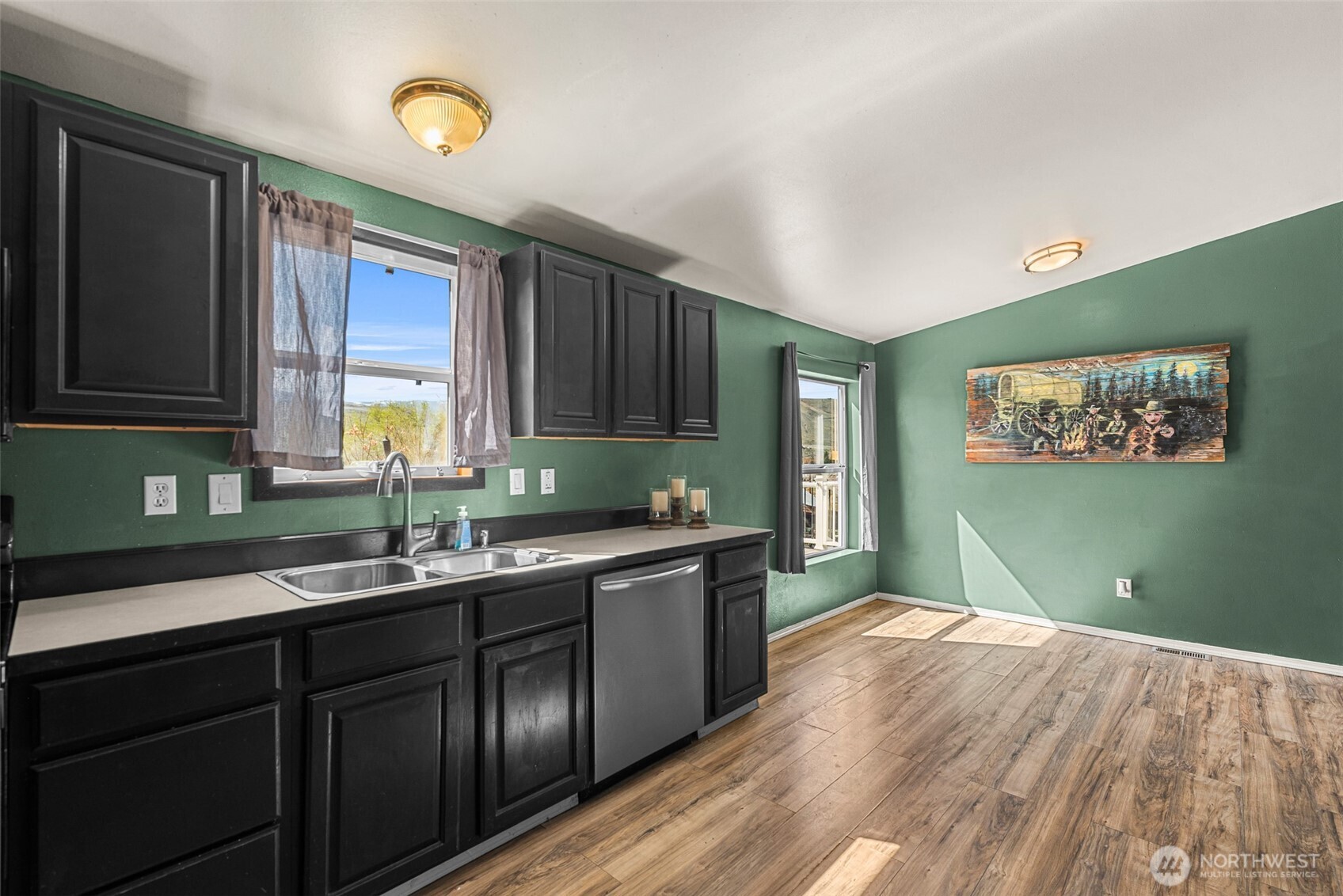 1053 S Perry Avenue , East Wenatchee, WA 98802