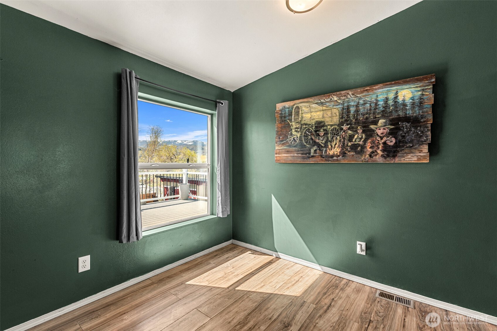 1053 S Perry Avenue , East Wenatchee, WA 98802