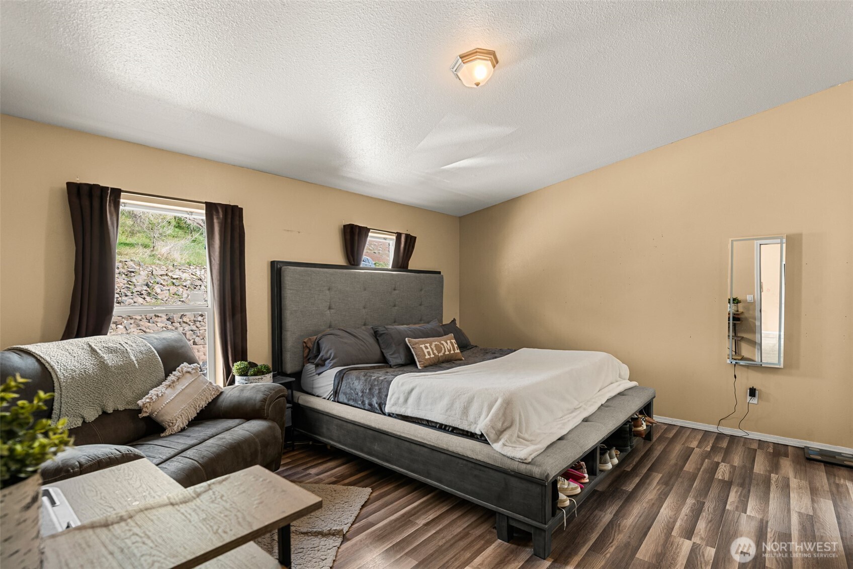 1053 S Perry Avenue , East Wenatchee, WA 98802