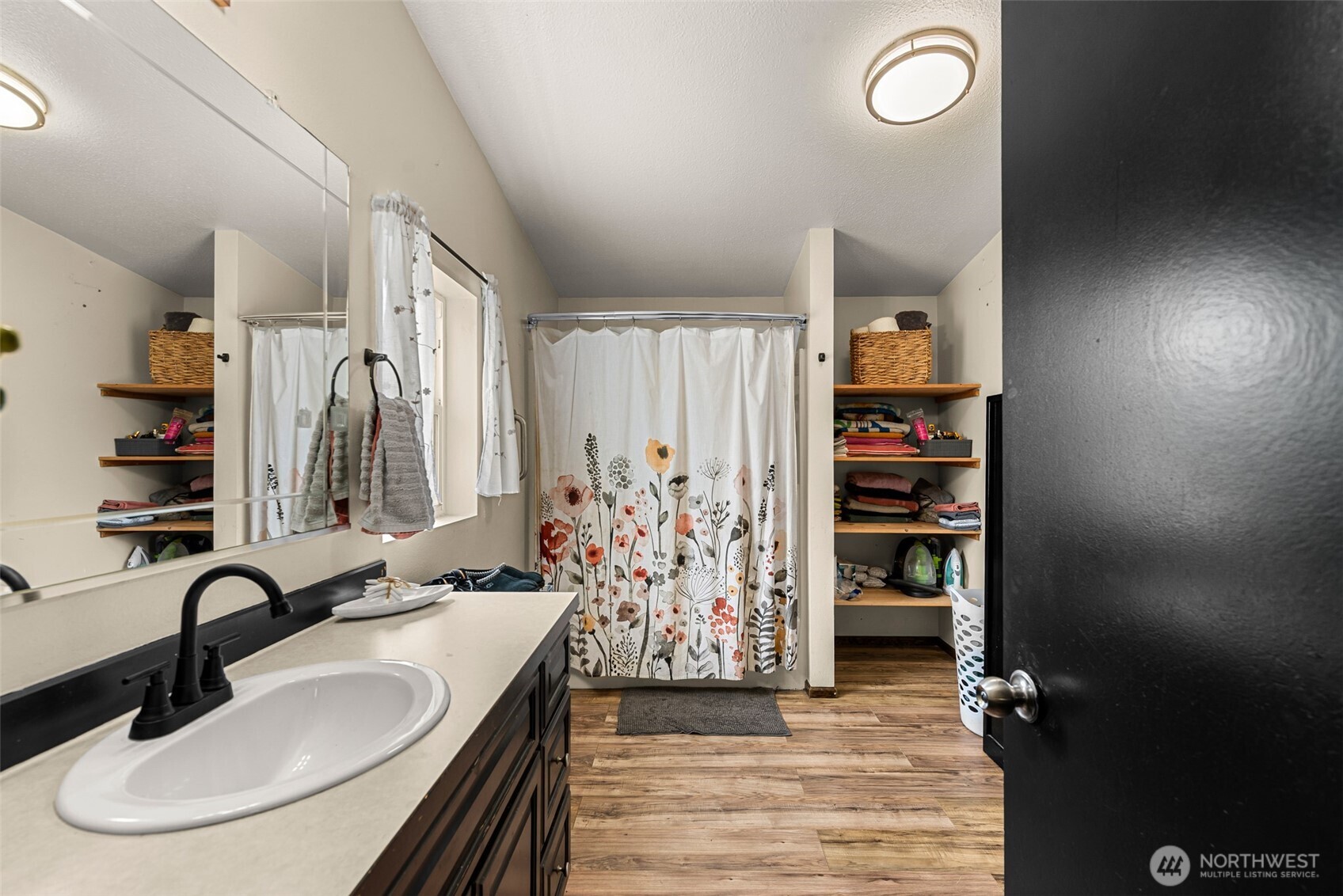 1053 S Perry Avenue , East Wenatchee, WA 98802