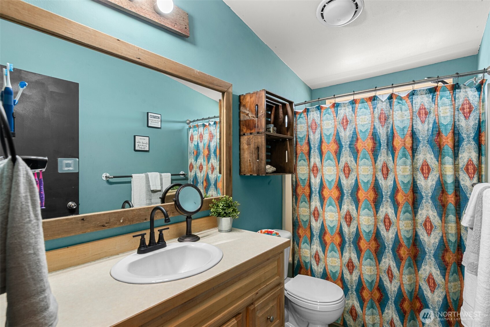 1053 S Perry Avenue , East Wenatchee, WA 98802