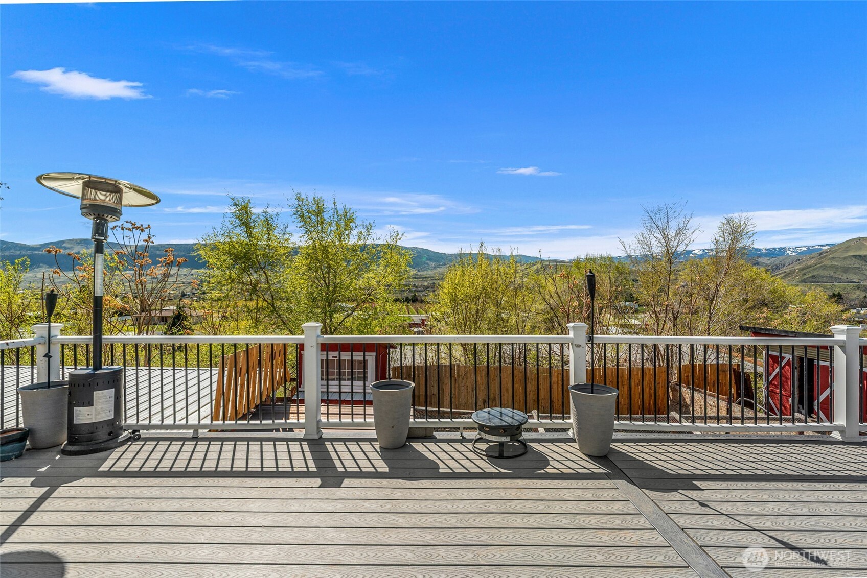 1053 S Perry Avenue , East Wenatchee, WA 98802