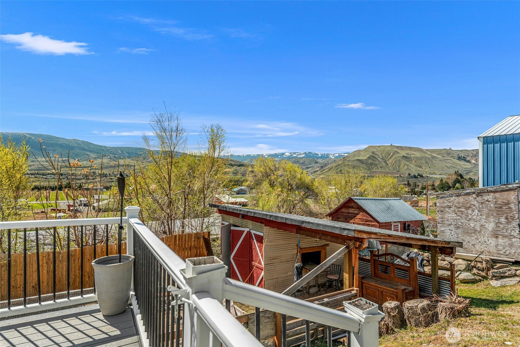 1053 S Perry Avenue , East Wenatchee, WA 98802