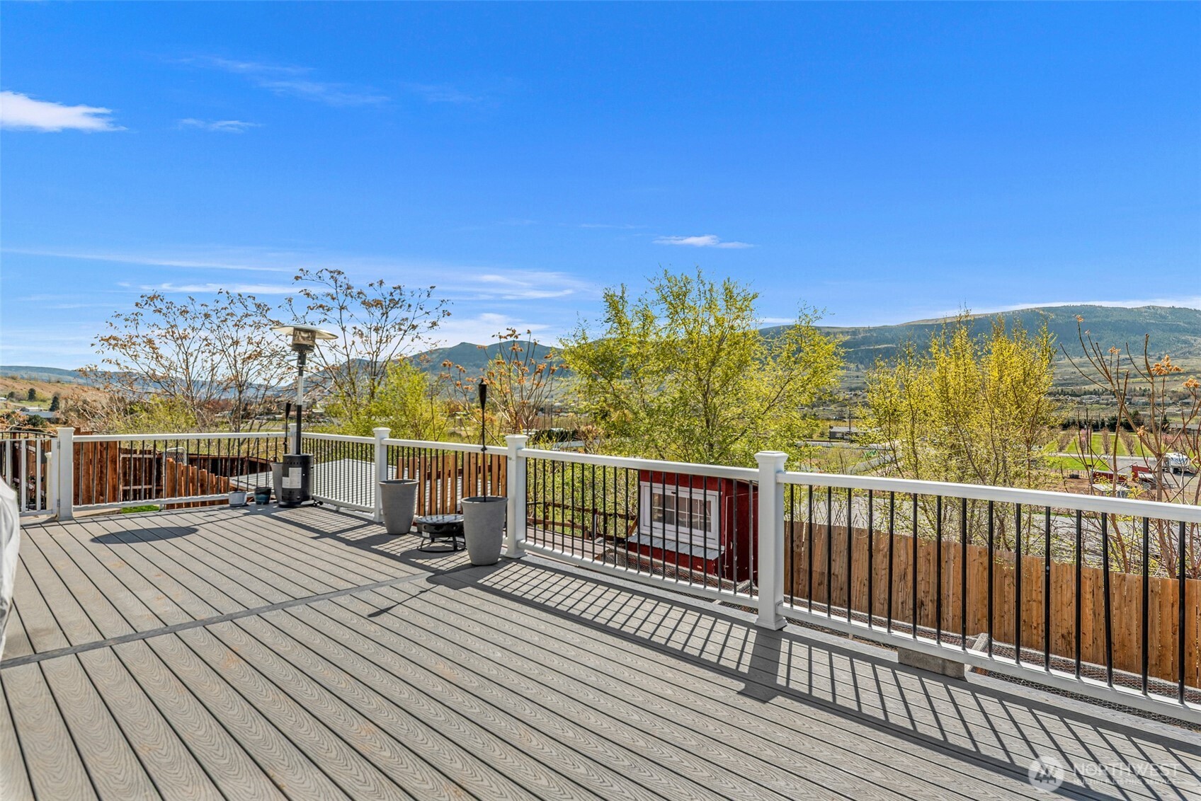 1053 S Perry Avenue , East Wenatchee, WA 98802