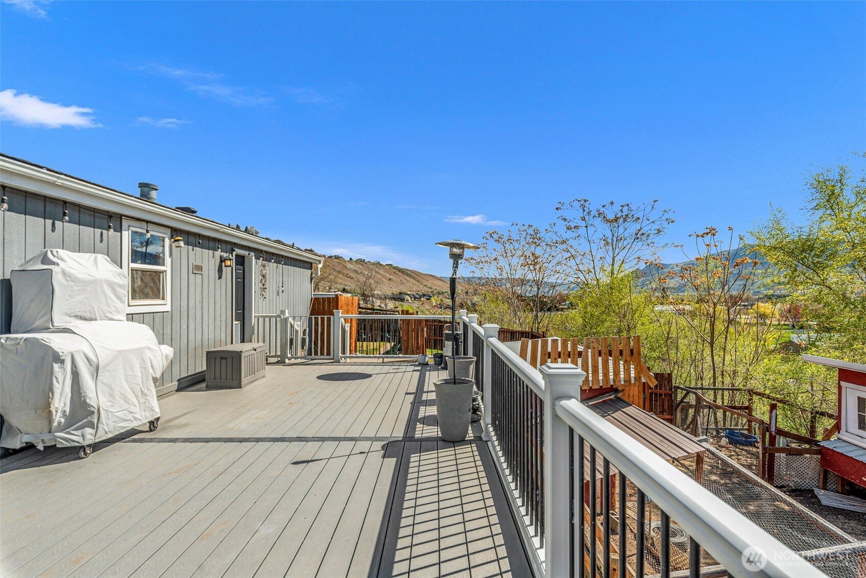 1053 S Perry Avenue , East Wenatchee, WA 98802