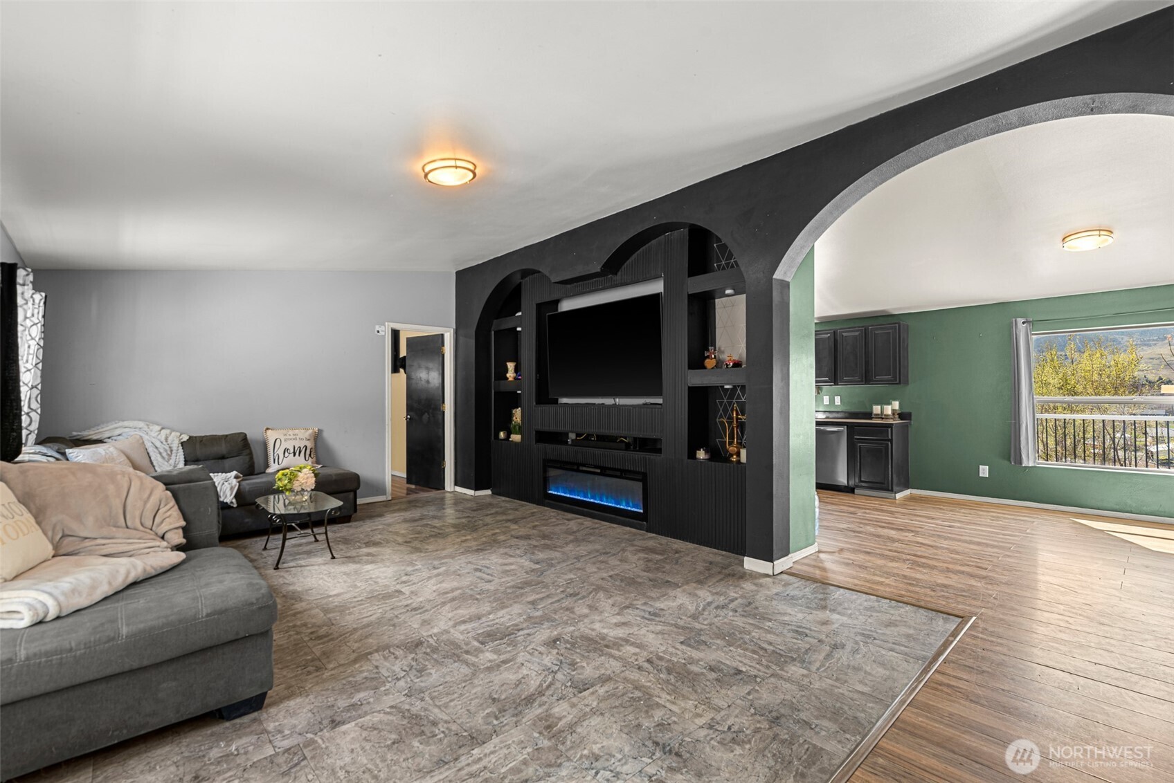 1053 S Perry Avenue , East Wenatchee, WA 98802