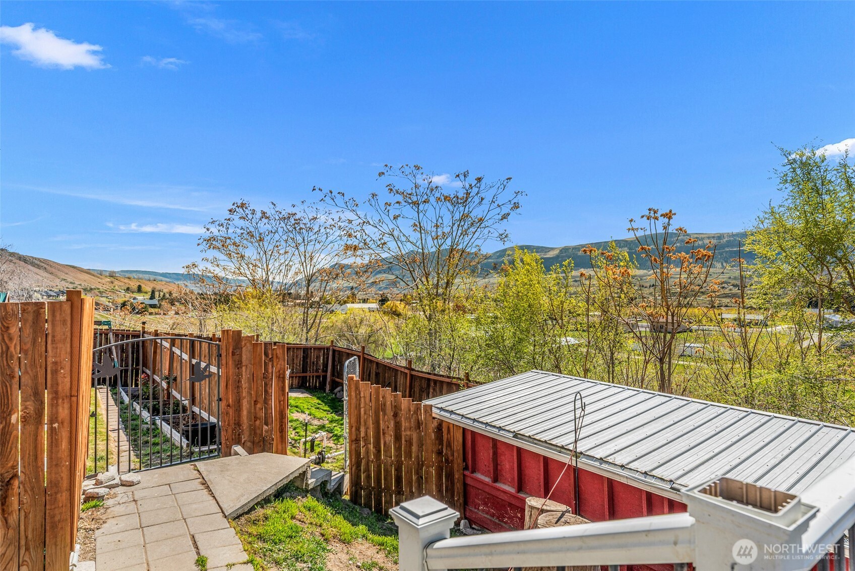1053 S Perry Avenue , East Wenatchee, WA 98802