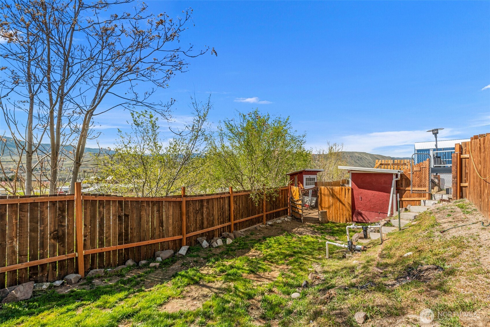 1053 S Perry Avenue , East Wenatchee, WA 98802