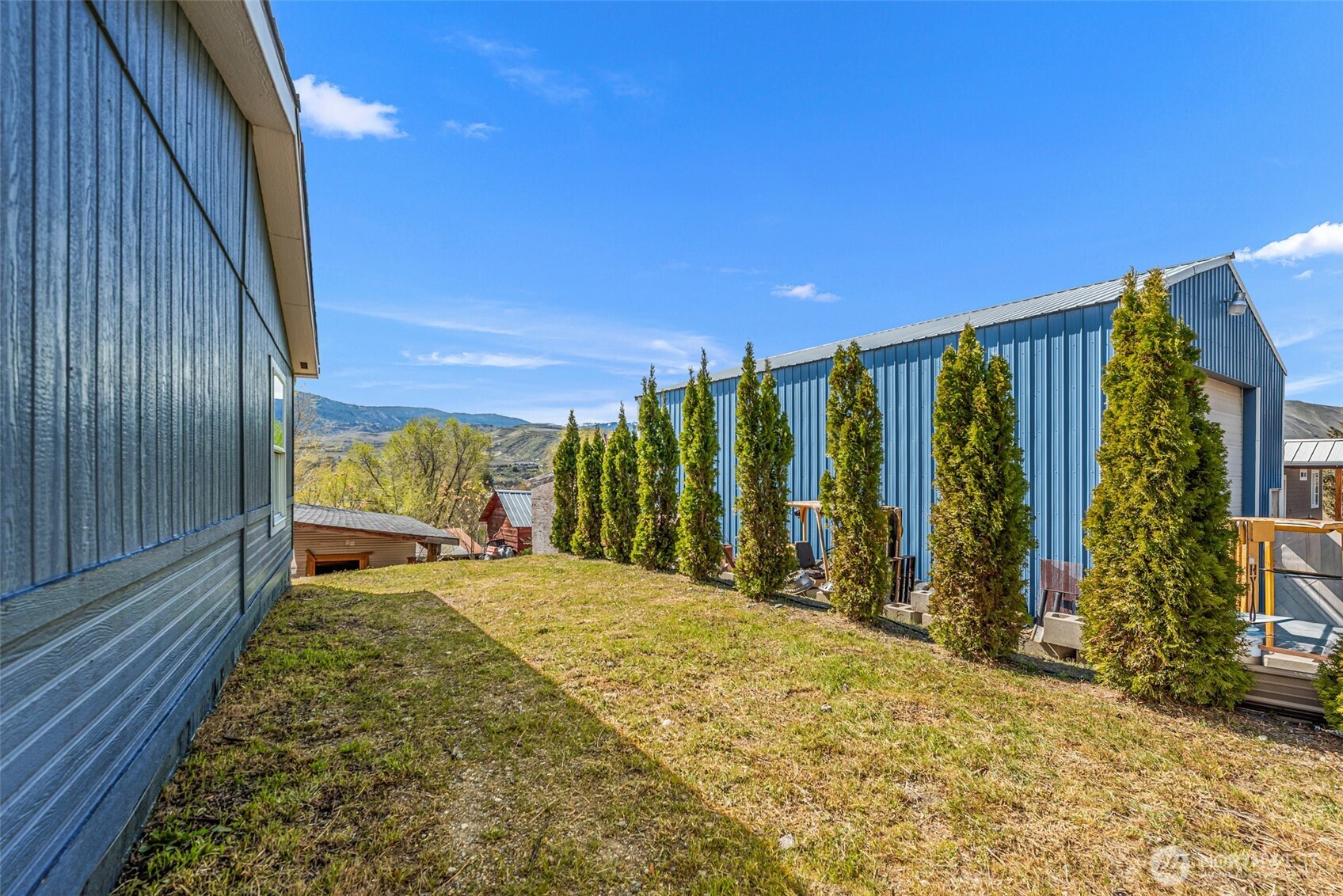 1053 S Perry Avenue , East Wenatchee, WA 98802