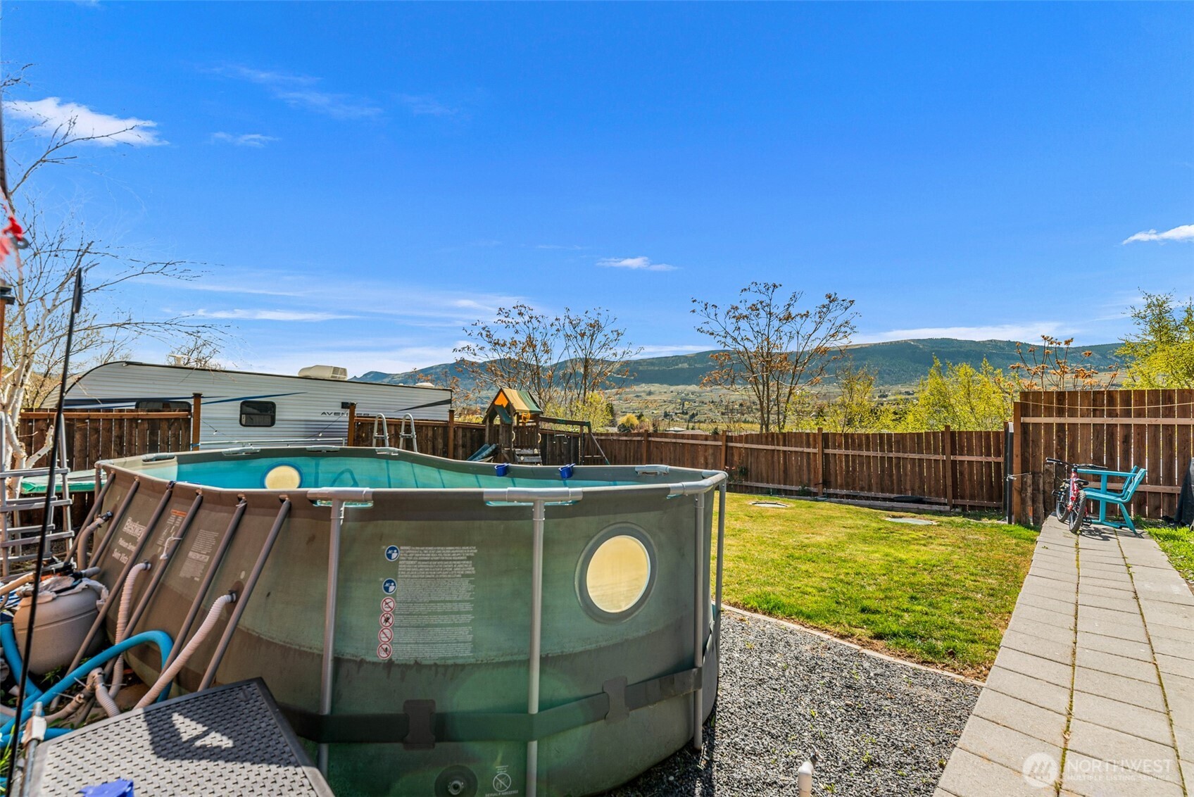 1053 S Perry Avenue , East Wenatchee, WA 98802