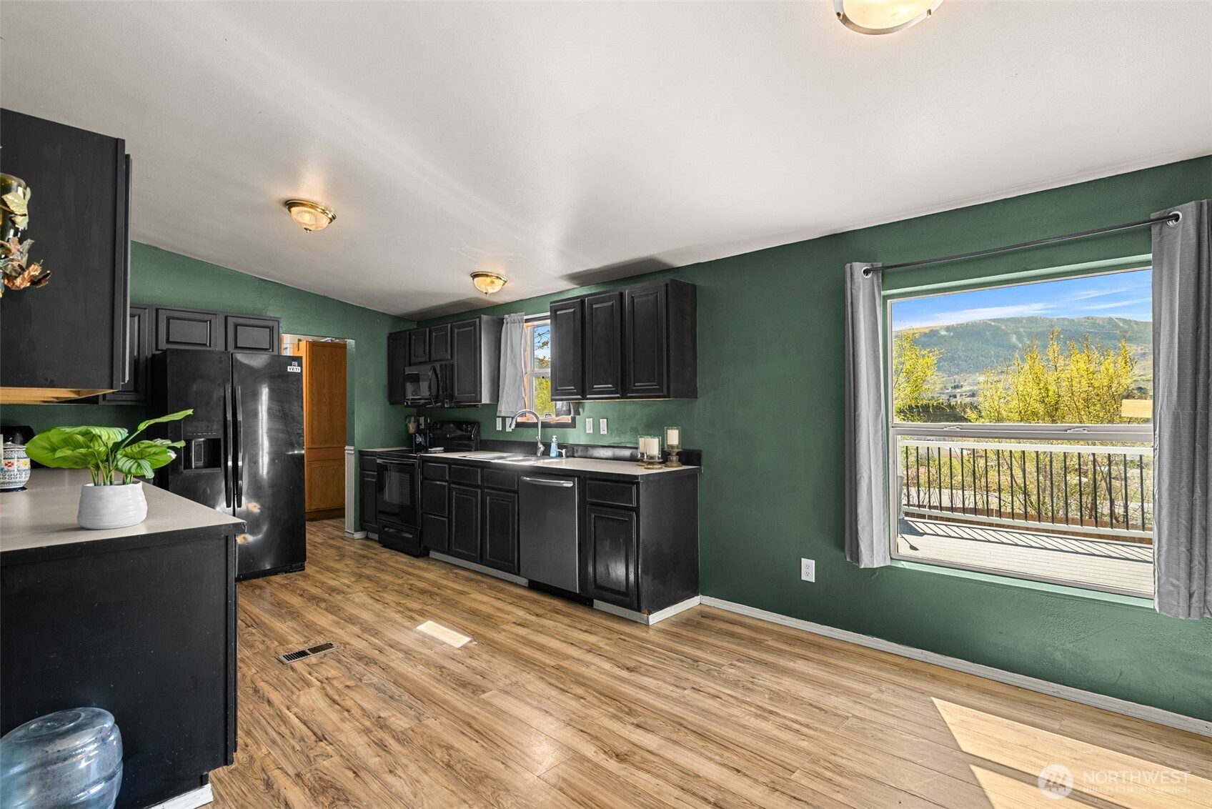 1053 S Perry Avenue , East Wenatchee, WA 98802