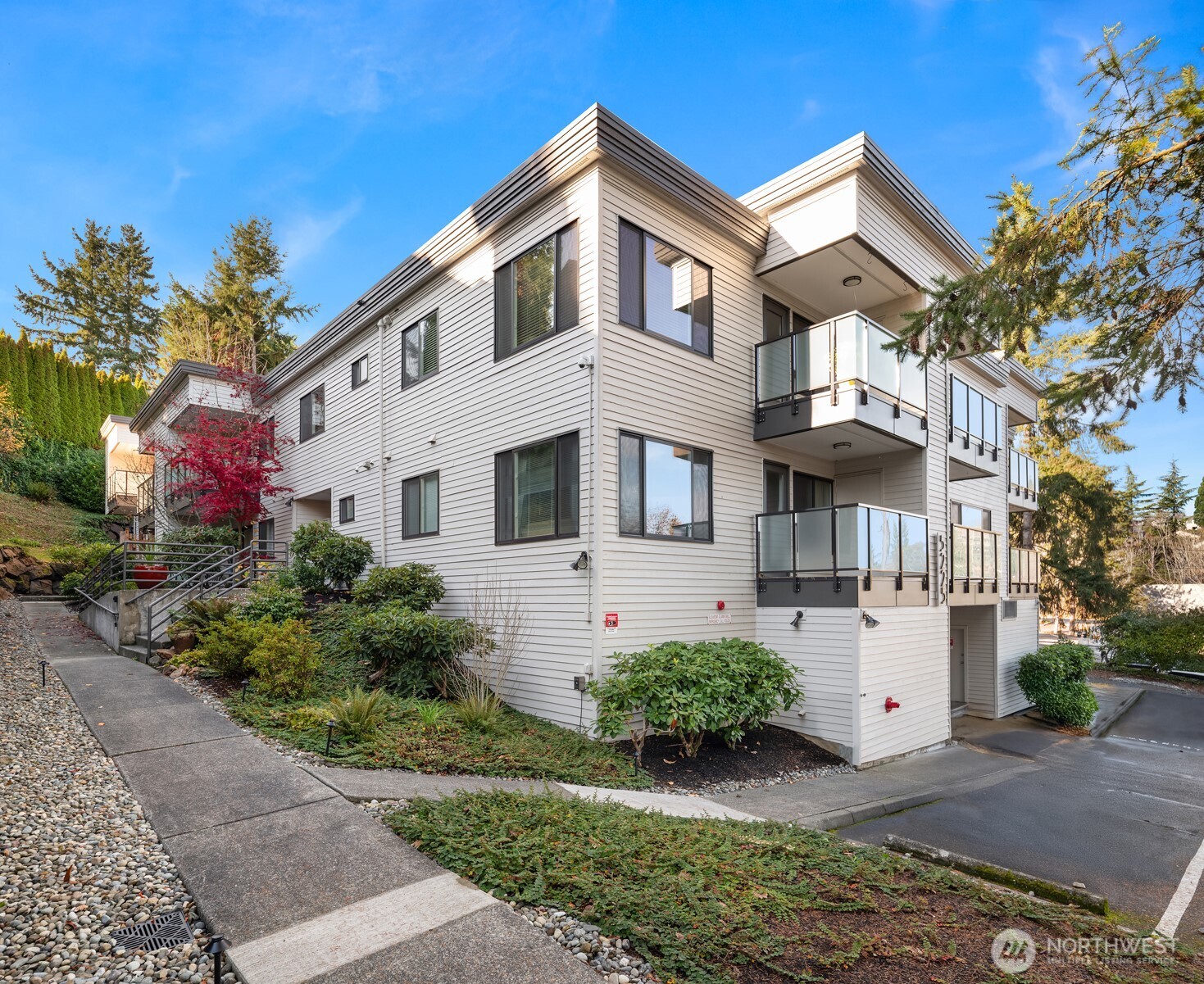 5225 50th Avenue NE #208, Seattle, WA 98105