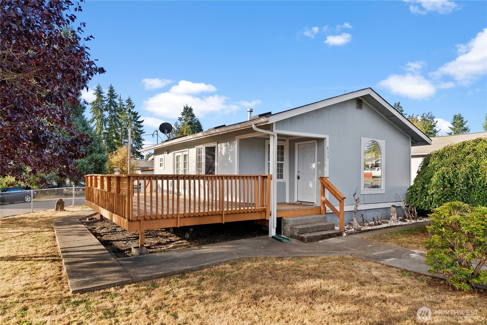 633 E Arcadia Avenue , Shelton, WA 98584