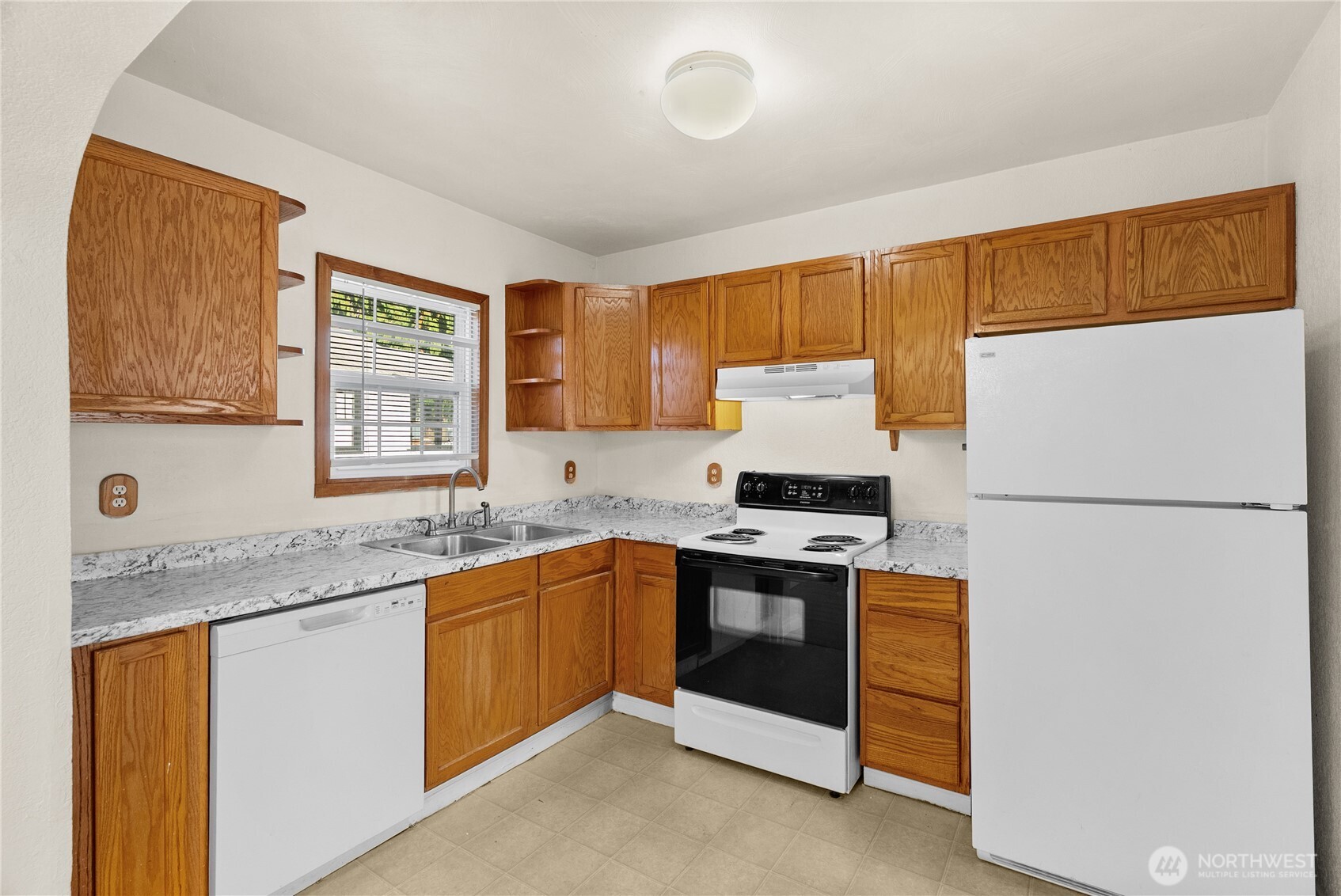 633 E Arcadia Avenue , Shelton, WA 98584