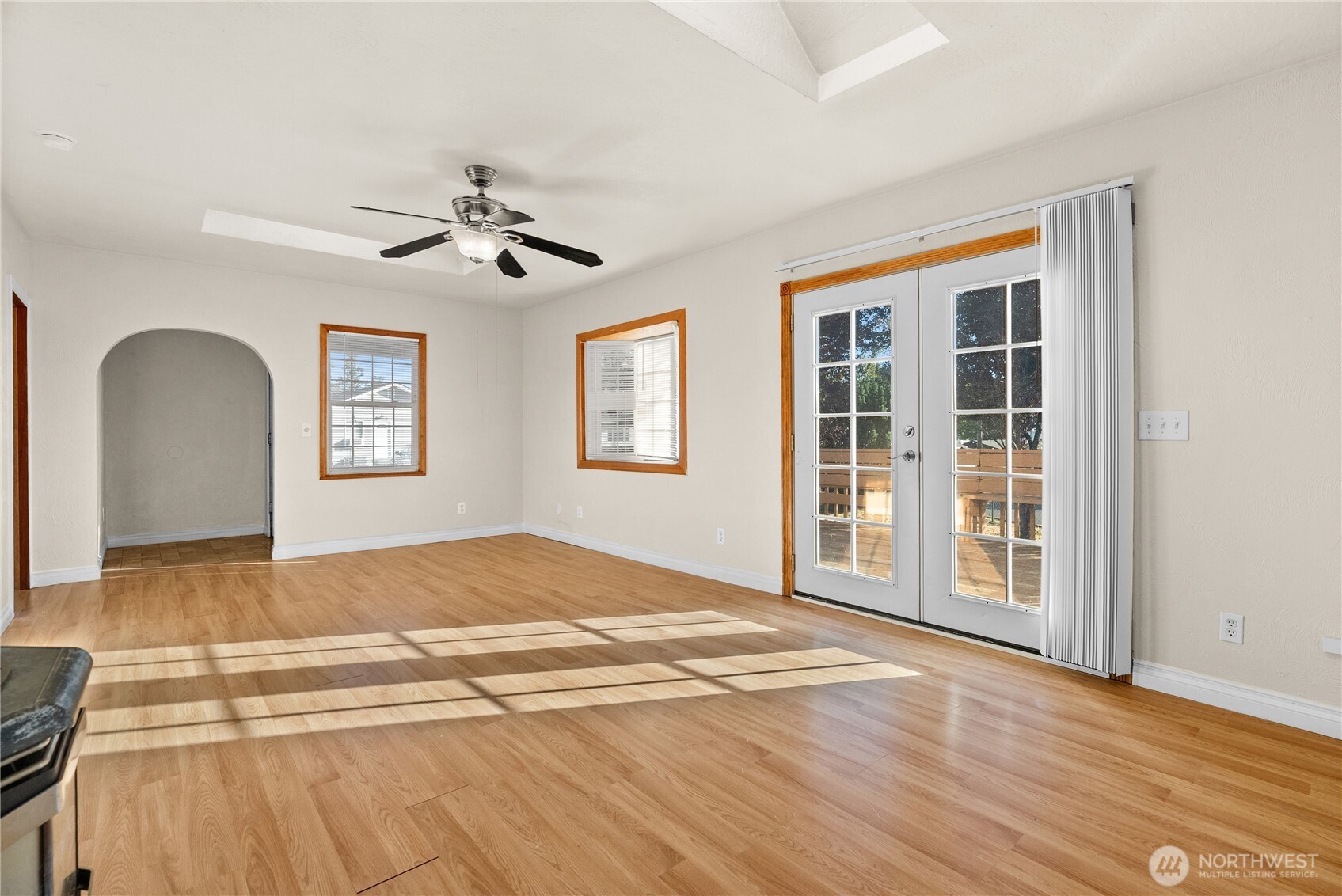 633 E Arcadia Avenue , Shelton, WA 98584