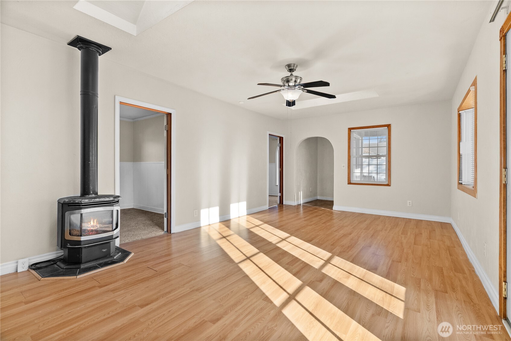 633 E Arcadia Avenue , Shelton, WA 98584