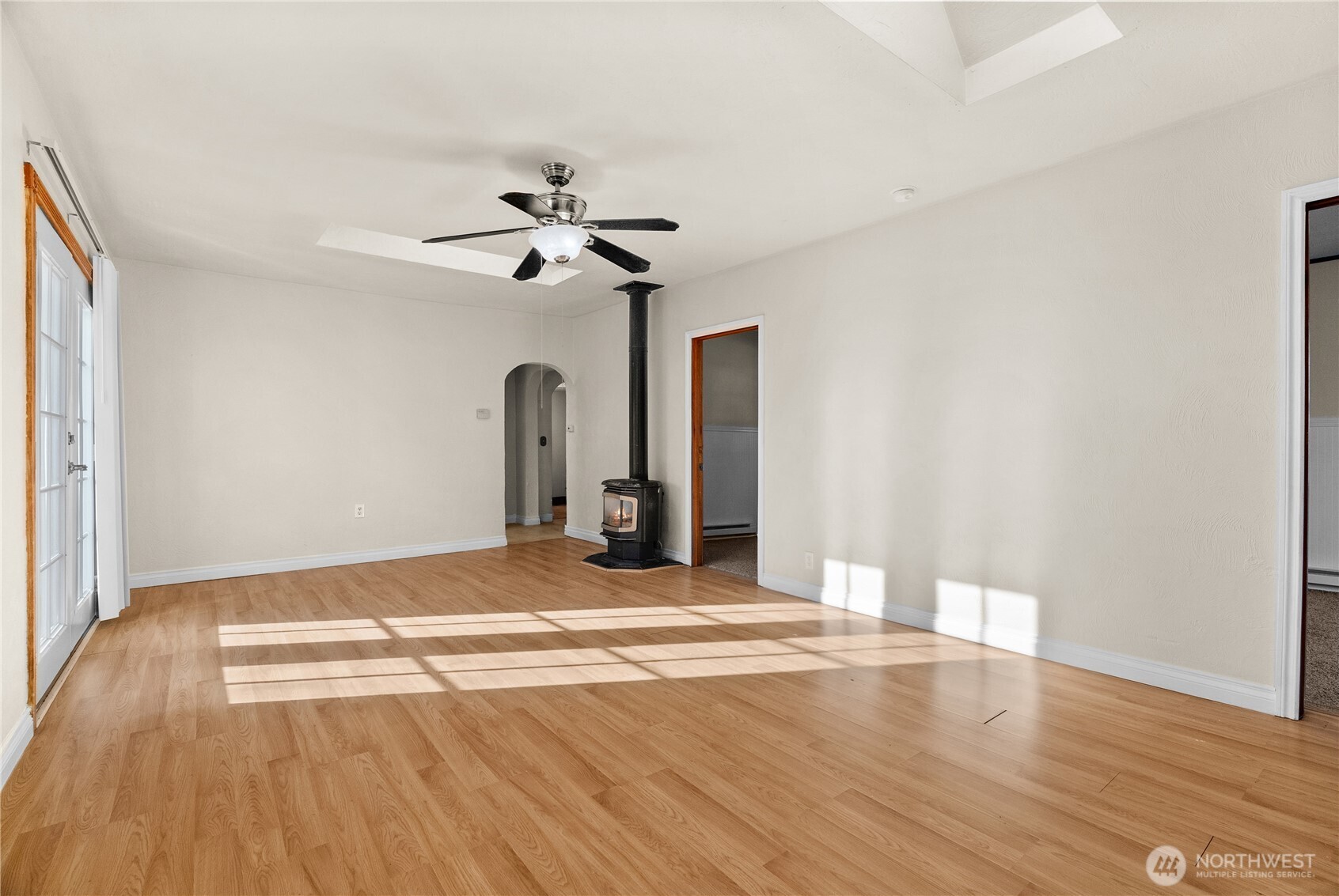 633 E Arcadia Avenue , Shelton, WA 98584