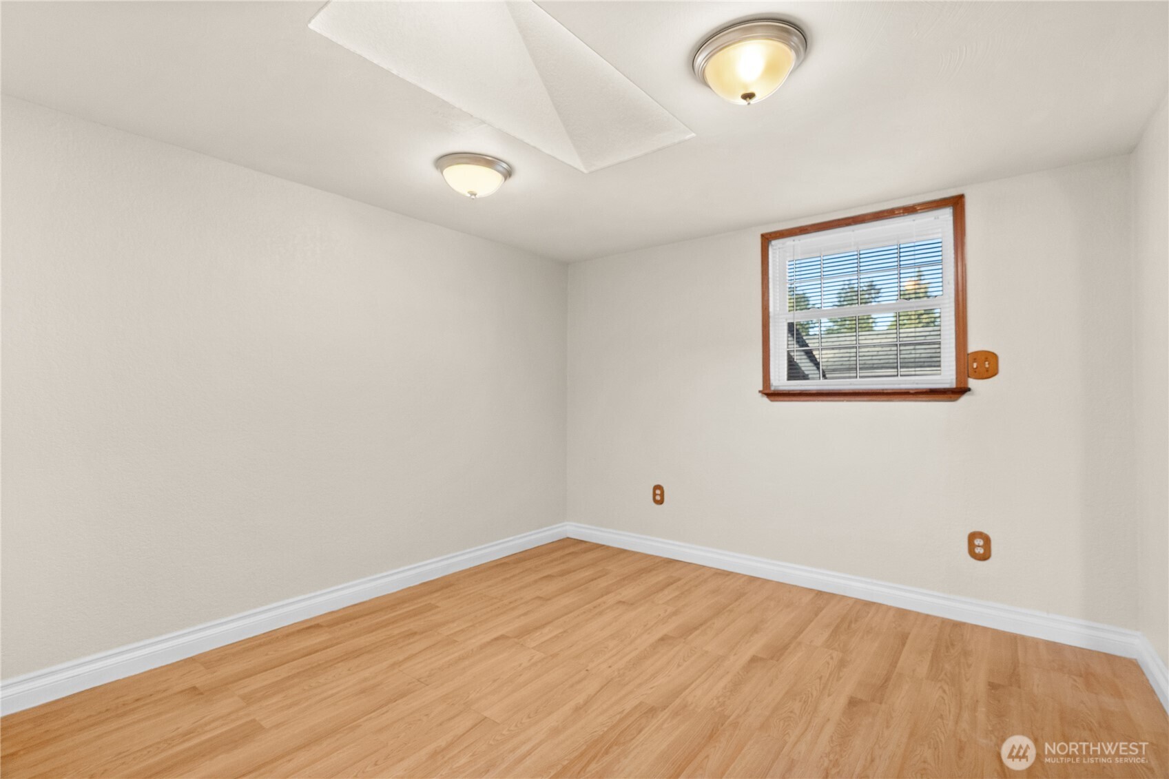 633 E Arcadia Avenue , Shelton, WA 98584