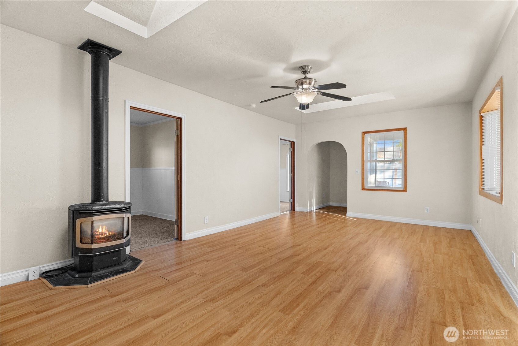 633 E Arcadia Avenue , Shelton, WA 98584