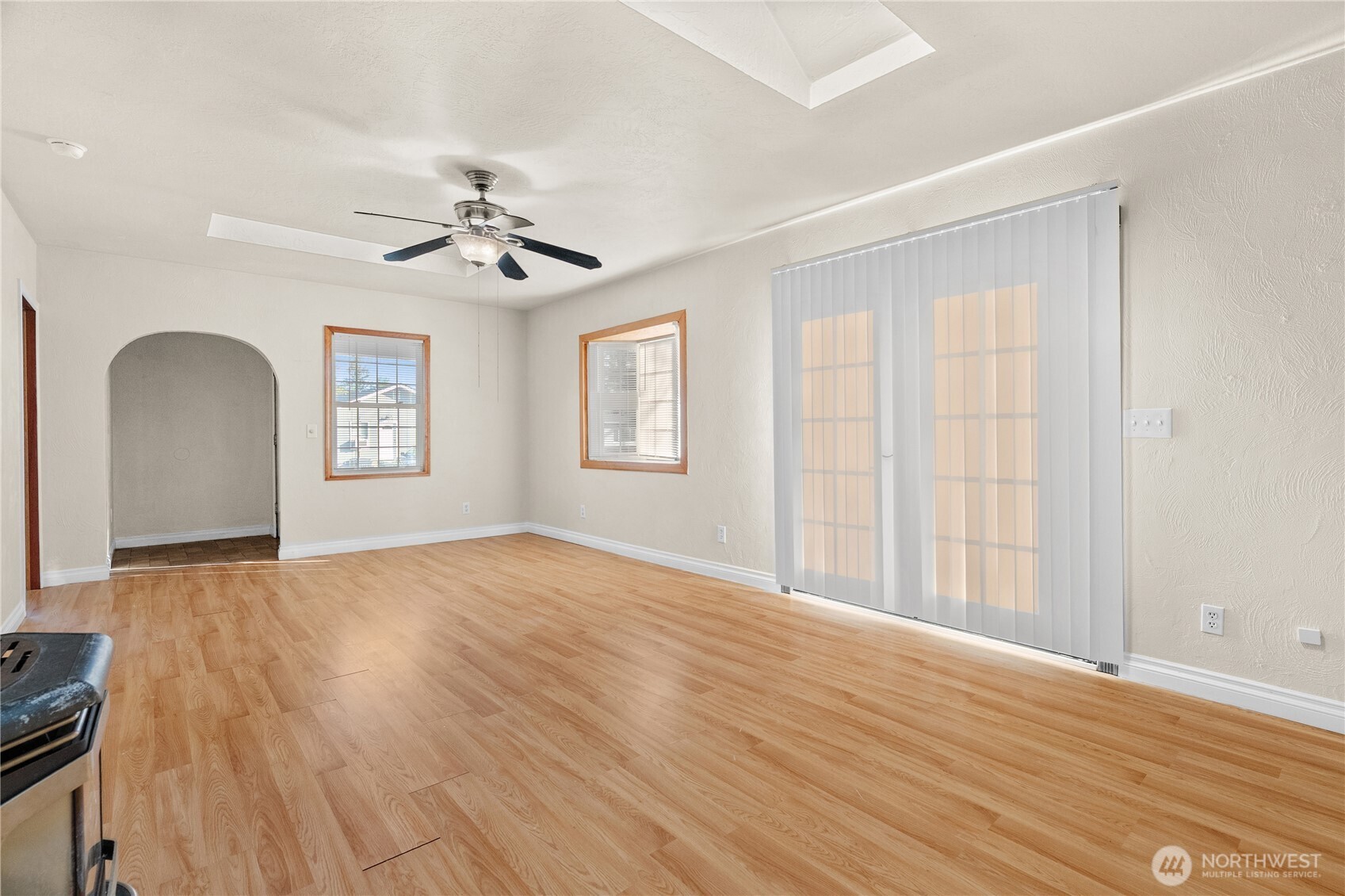 633 E Arcadia Avenue , Shelton, WA 98584