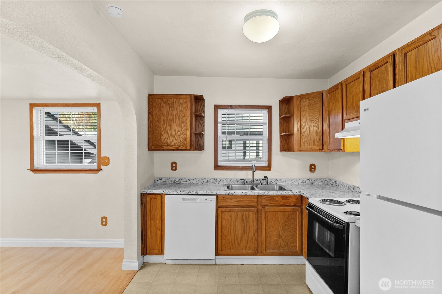 633 E Arcadia Avenue , Shelton, WA 98584