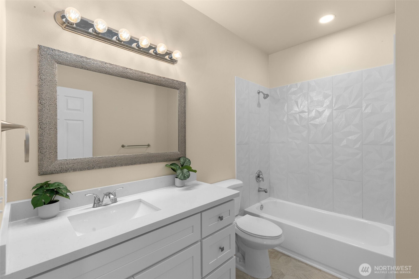 942 S M Street , Tacoma, WA 98405