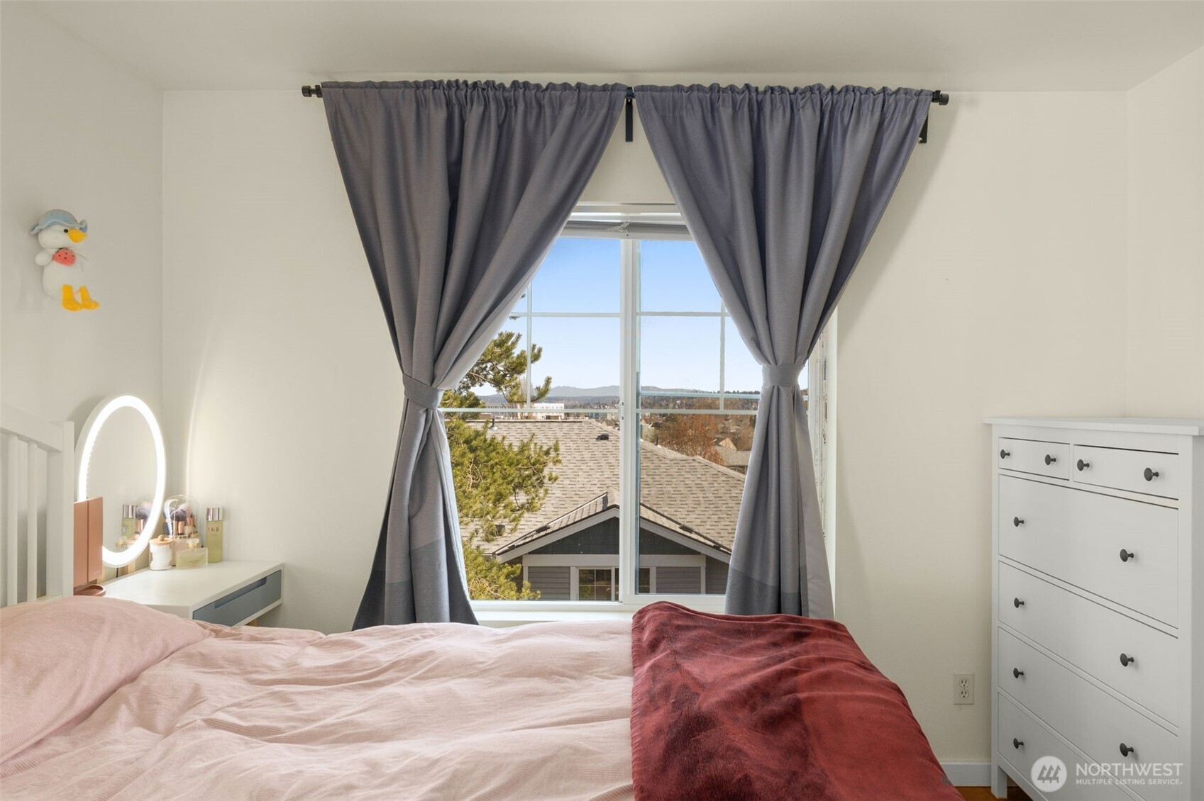 6895 Holly Park Drive S, Seattle, WA 98118