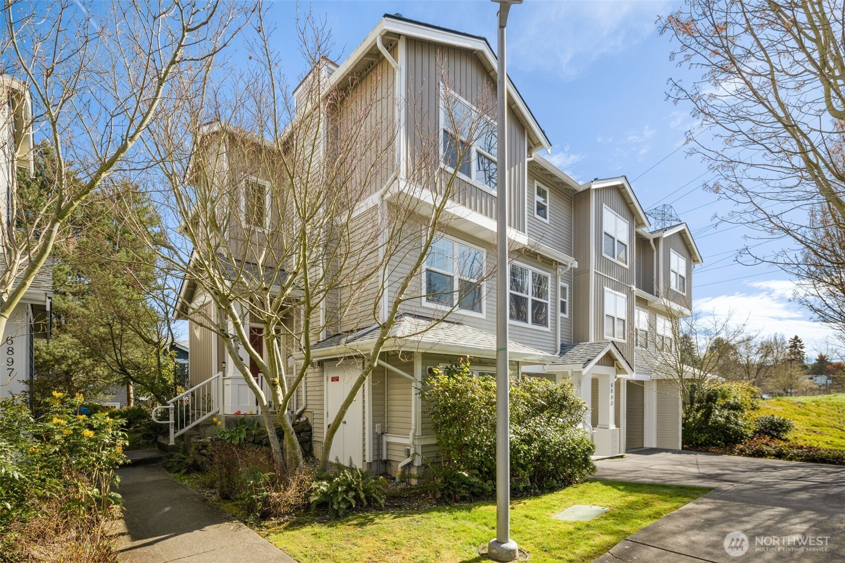 6895 Holly Park Drive S, Seattle, WA 98118