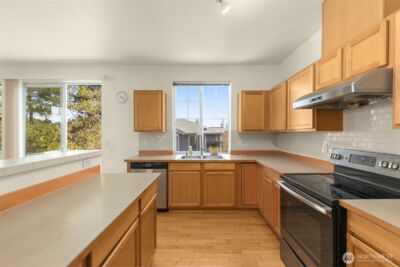 6895 Holly Park Drive S, Seattle, WA 98118 - Photo 8