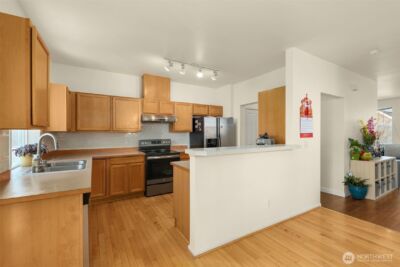 6895 Holly Park Drive S, Seattle, WA 98118 - Photo 9