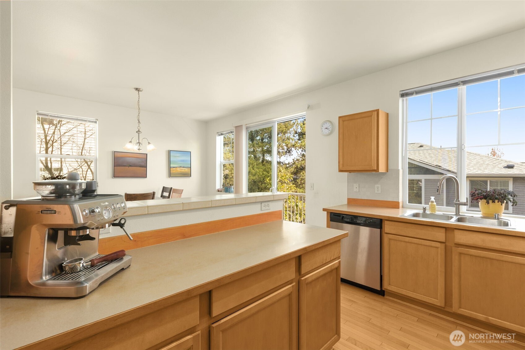 6895 Holly Park Drive S, Seattle, WA 98118