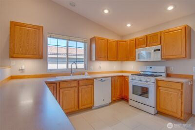 310 E Tanglewood Drive , Moses Lake, WA 98837 - Photo 5