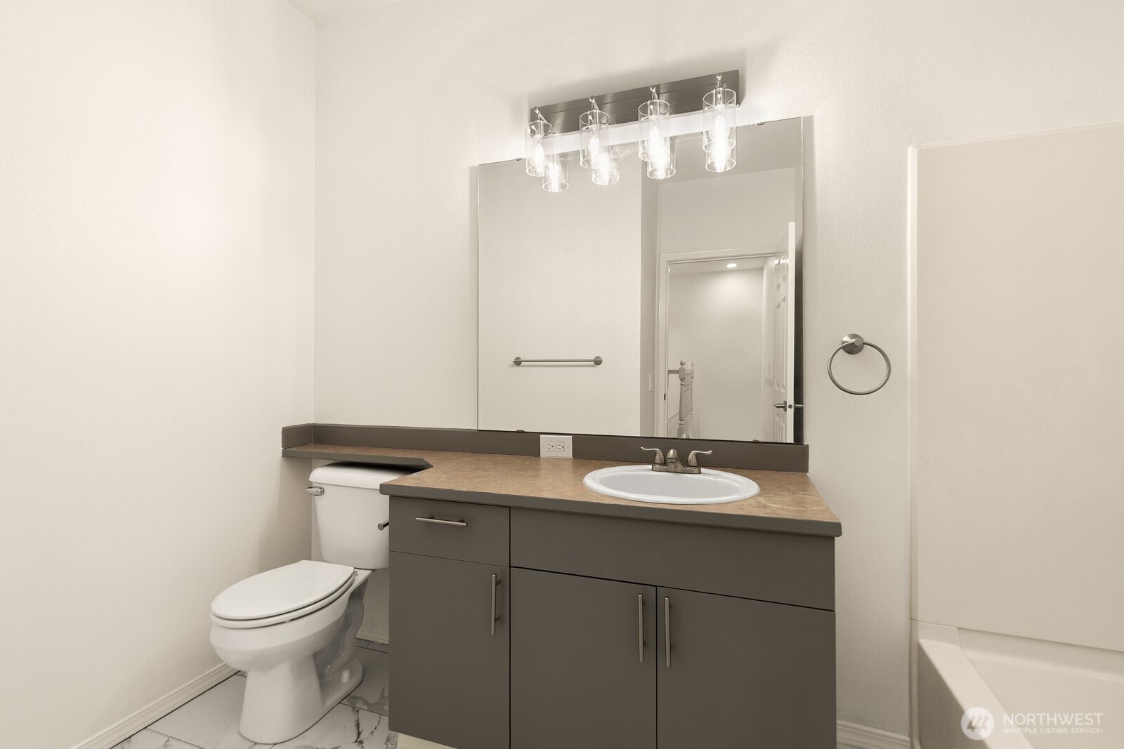 12530 Admiralty Way #B104, Everett, WA 98204