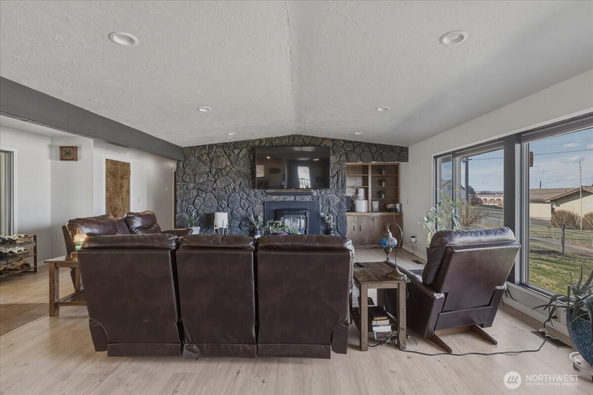 313 SE Trinity Avenue , Wilbur, WA 99185