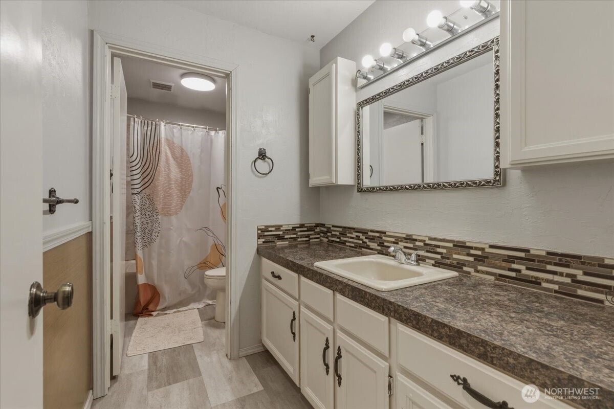 313 SE Trinity Avenue , Wilbur, WA 99185