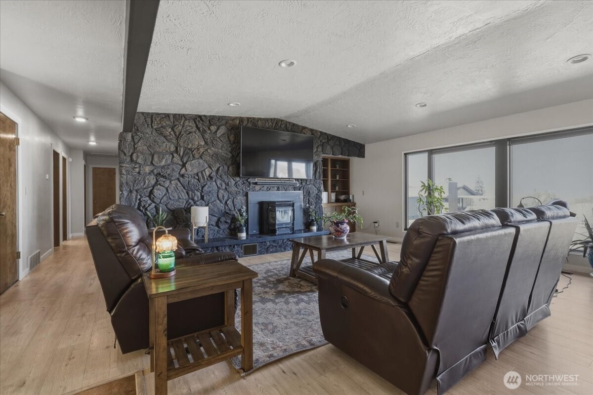 313 SE Trinity Avenue , Wilbur, WA 99185