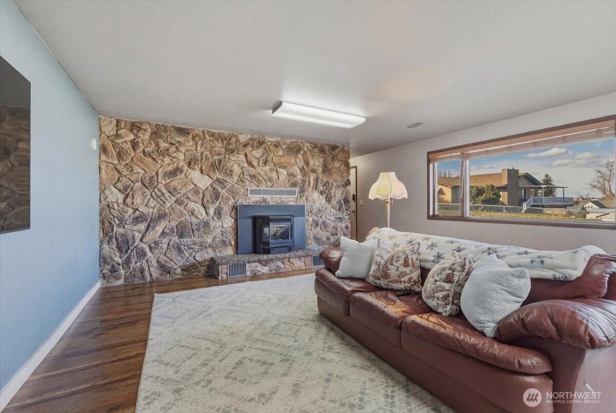 313 SE Trinity Avenue , Wilbur, WA 99185