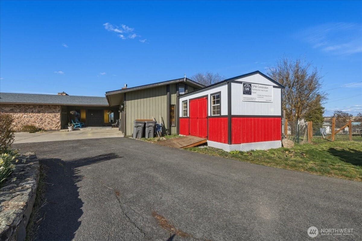 313 SE Trinity Avenue , Wilbur, WA 99185