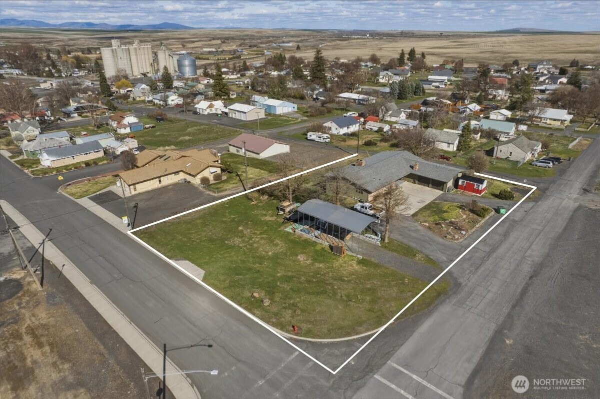 313 SE Trinity Avenue , Wilbur, WA 99185