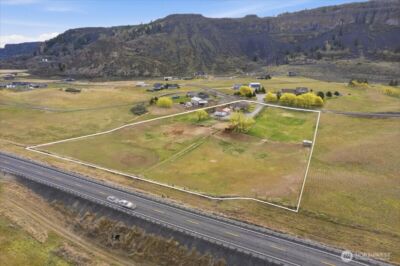 55676 Bay Area Dr NE, Electric City, WA 99123 - Photo 2