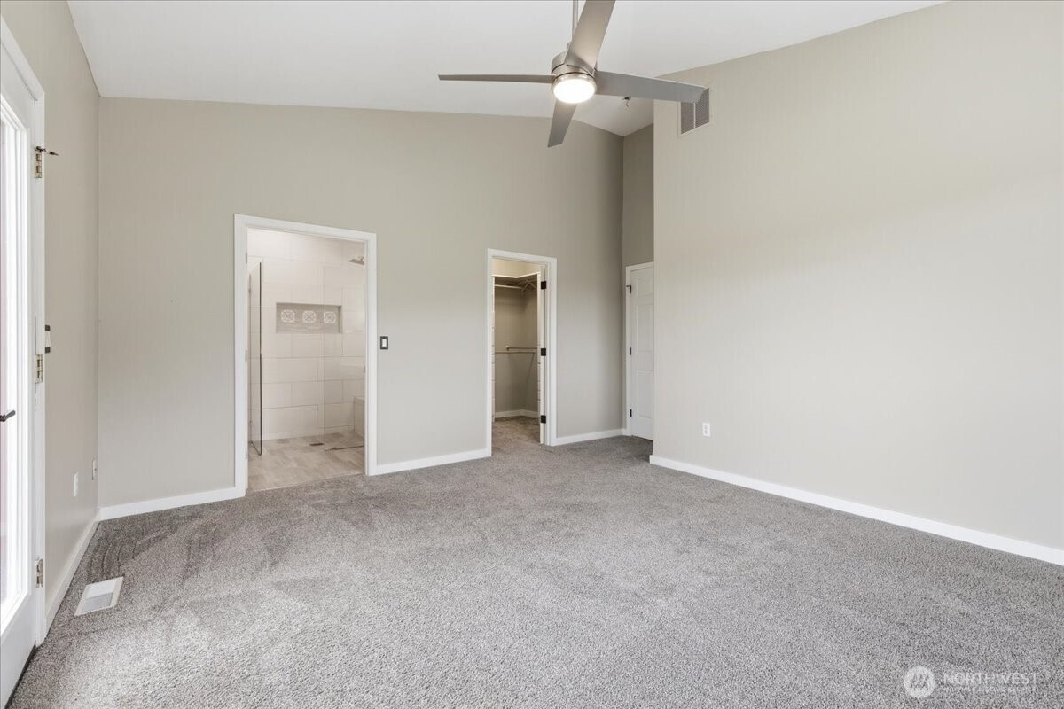 55676 Bay Area Dr NE, Electric City, WA 99123