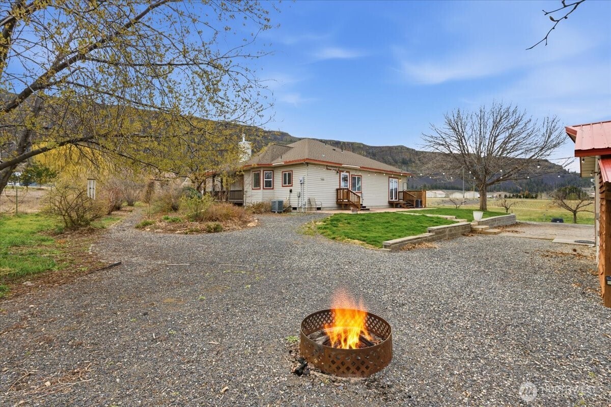 55676 Bay Area Dr NE, Electric City, WA 99123