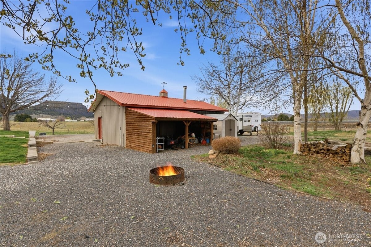 55676 Bay Area Dr NE, Electric City, WA 99123