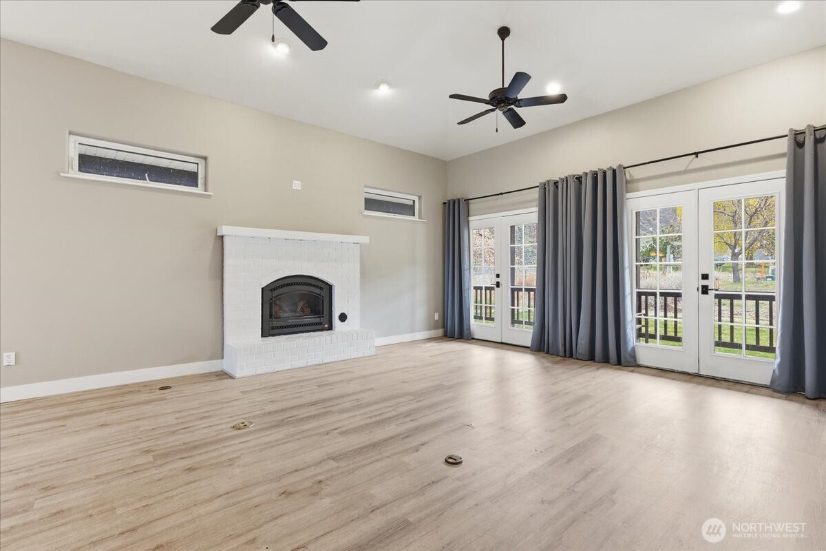 55676 Bay Area Dr NE, Electric City, WA 99123