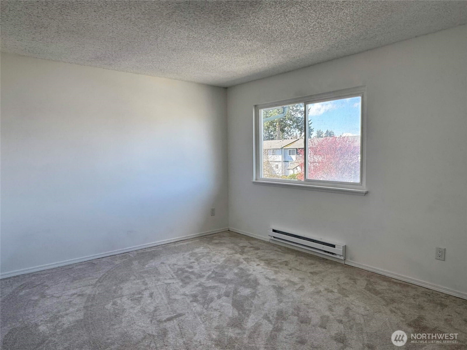 8823 Holly Drive #H204, Everett, WA 98208