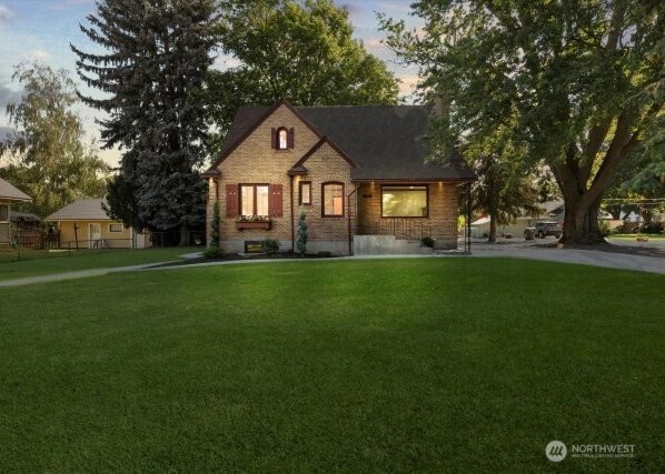 317 Main Street , Waitsburg, WA 99361