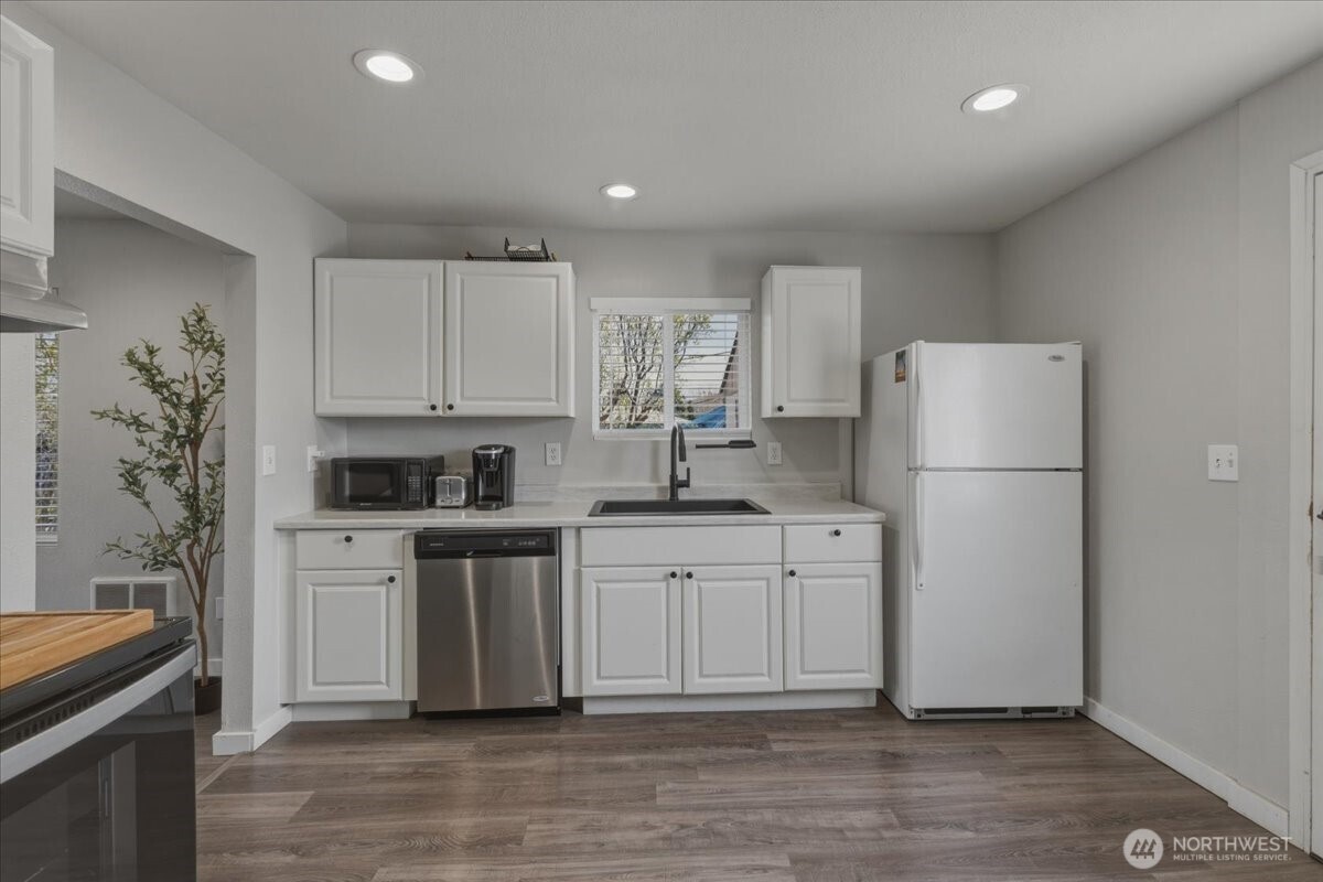 328 Sunny Drive , Electric City, WA 99123